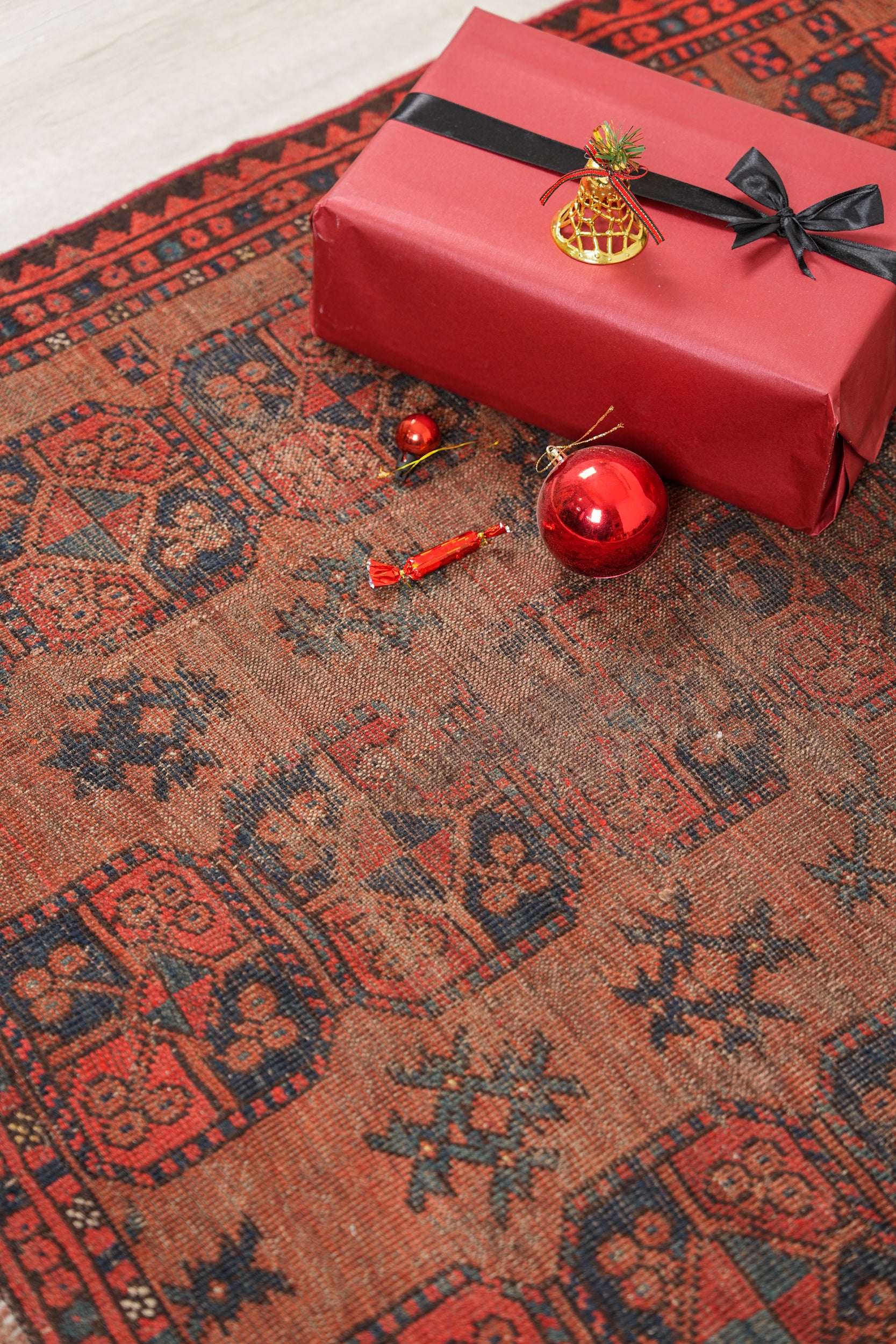 Vintage Turkmen Ersari Rug 8'9" x 6'7"