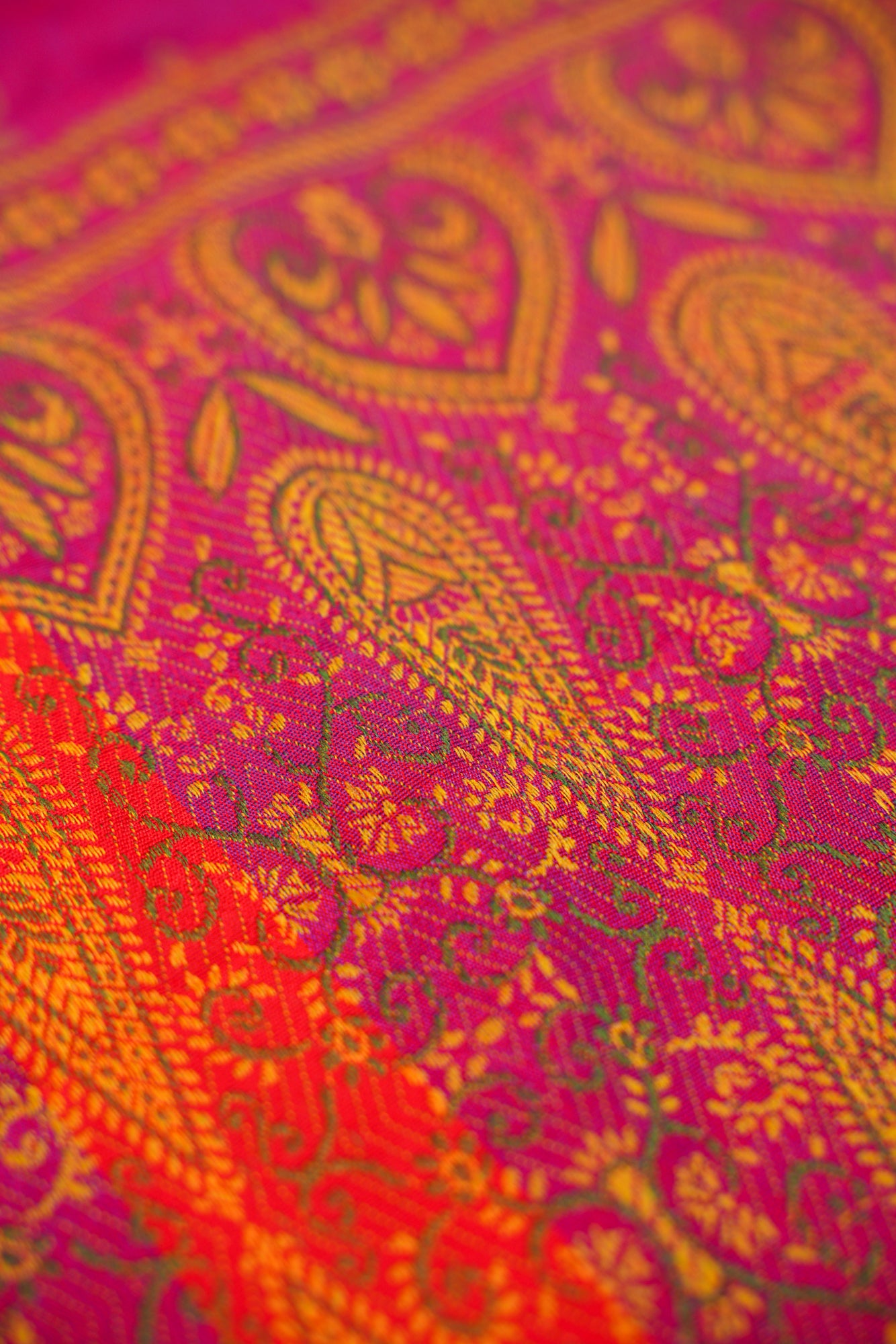 Vintage Indian Jamawar Silk Shawl textile 7'10" x 3'2"