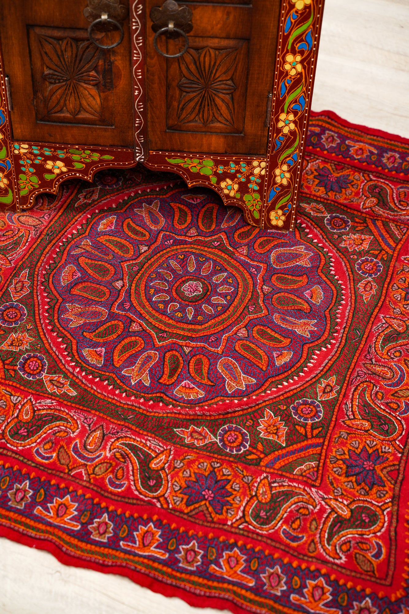 salwa 2'10" x 2'10"