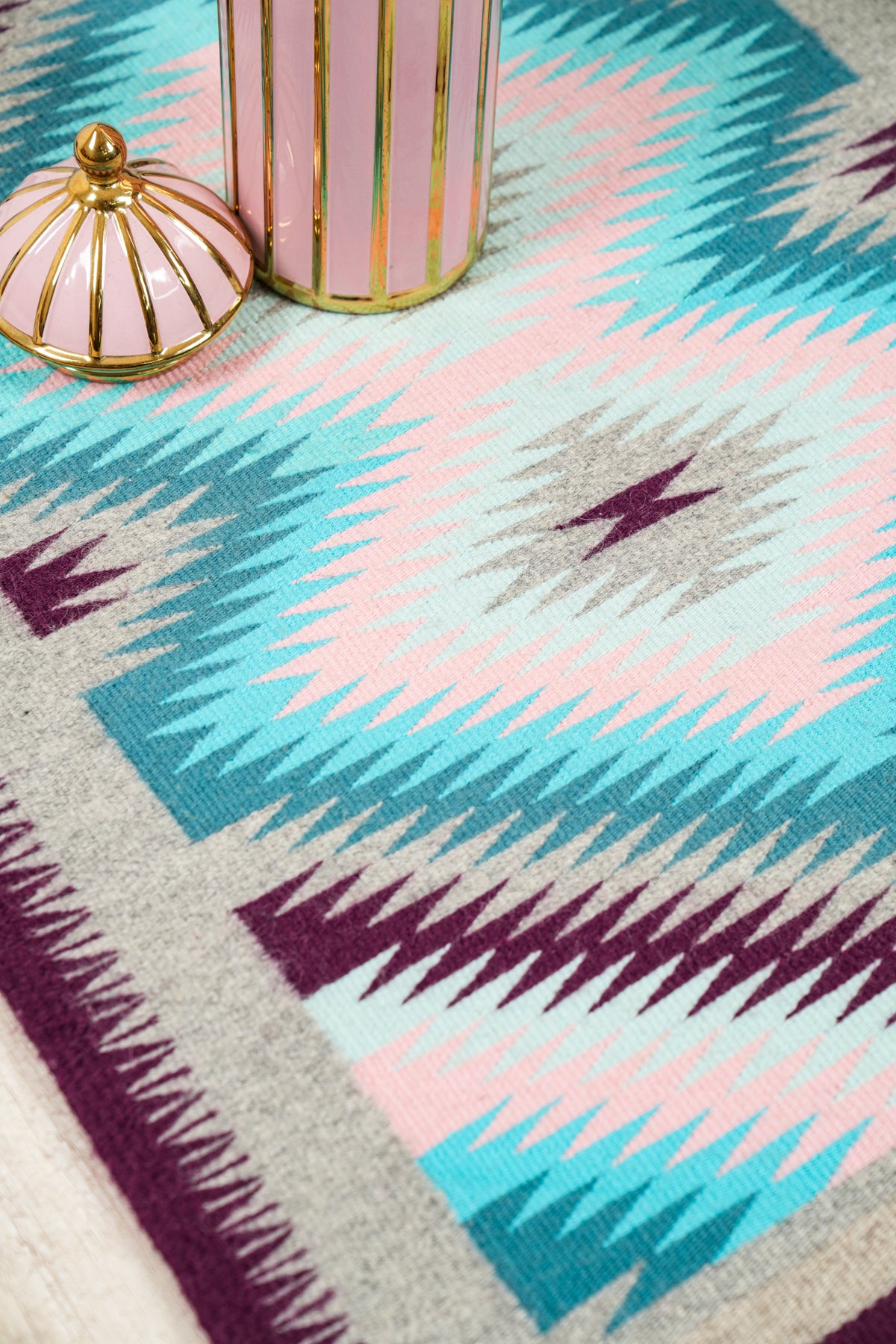 Vintage Native American Navajo kilim 2'9" x 2'