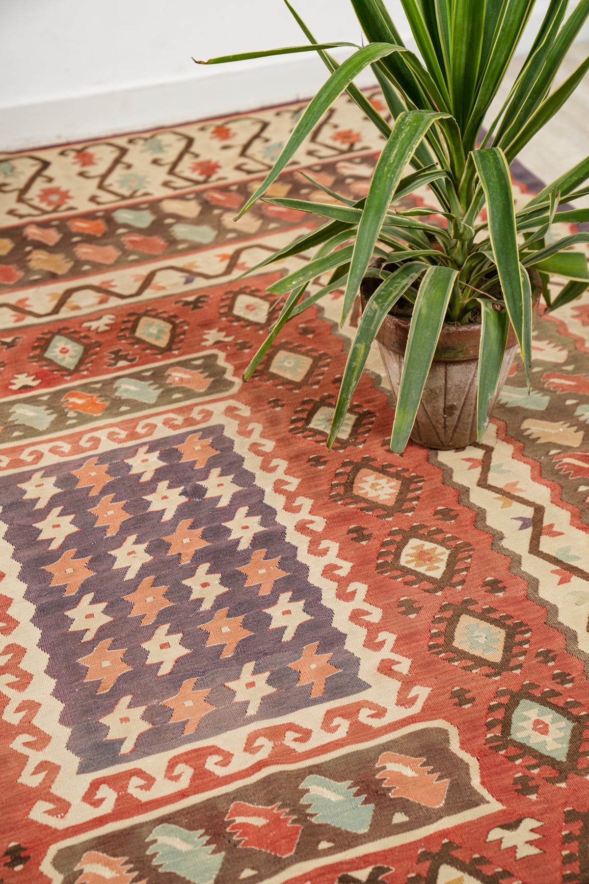 Vintage Turkish Sarkoy Kilim 9'6" x 6'7"