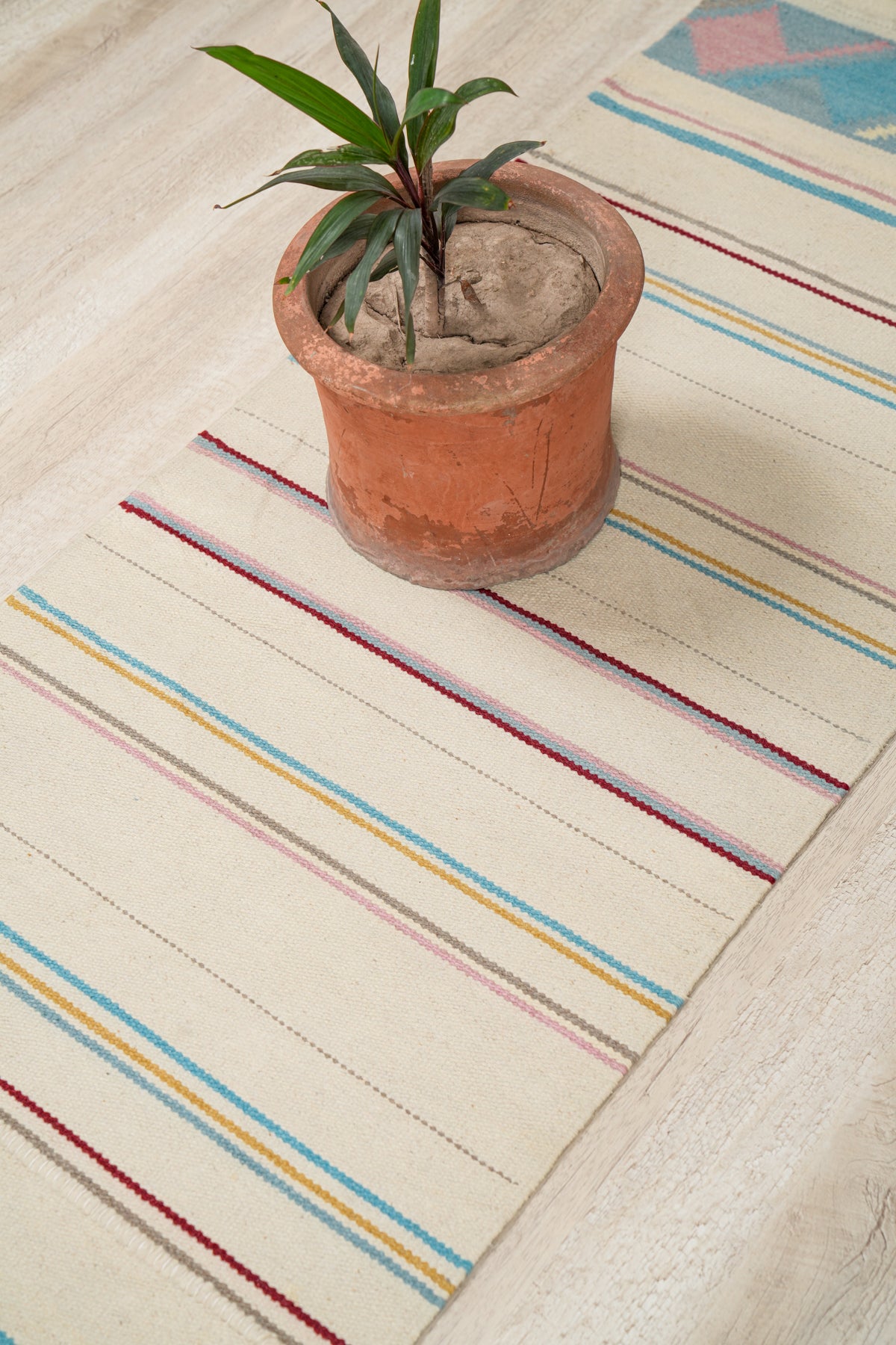 VINTAGE SCANDINAVIAN KILIM 5'10" x 2'