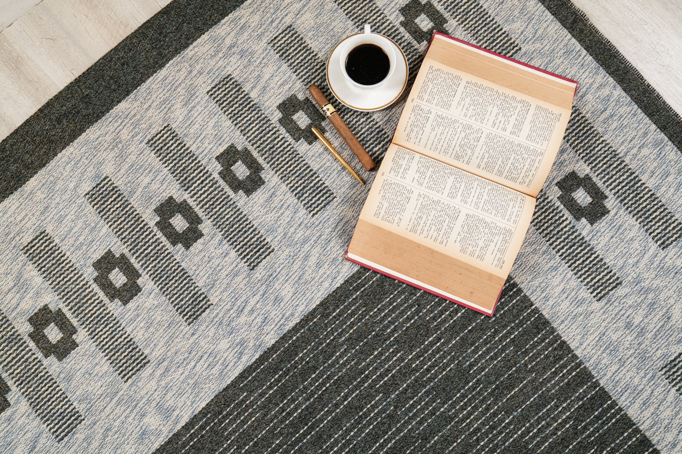 Vintage Swedish Loom Kilim 7'5" x 5'