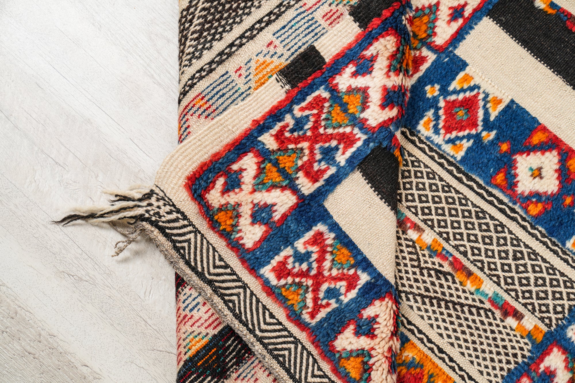 VINTAGE MOROCCAN BERBER RUG 6'6" x 2'10" (Ait Ouaouzguite)