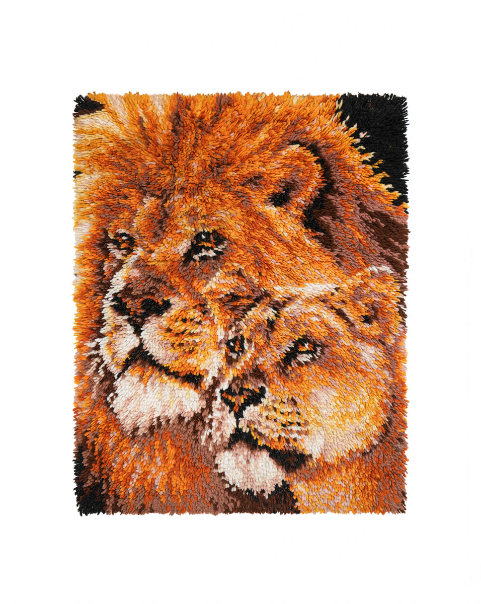 Vintage Scandinavian Latch Hook Rug 2'8" x 2'1"