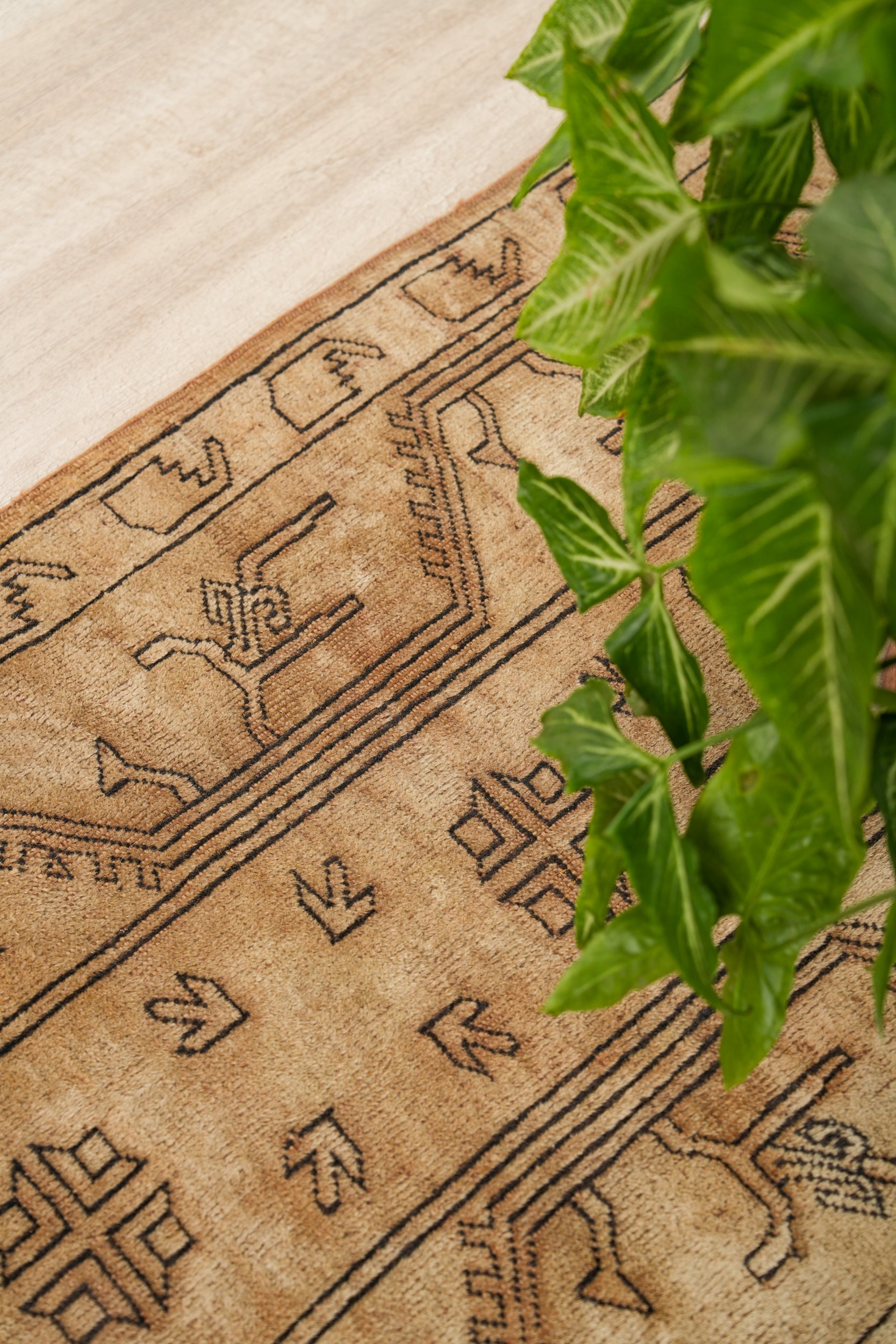 Vintage Turkish Milas Runner Rug 9'8" X 2'7"