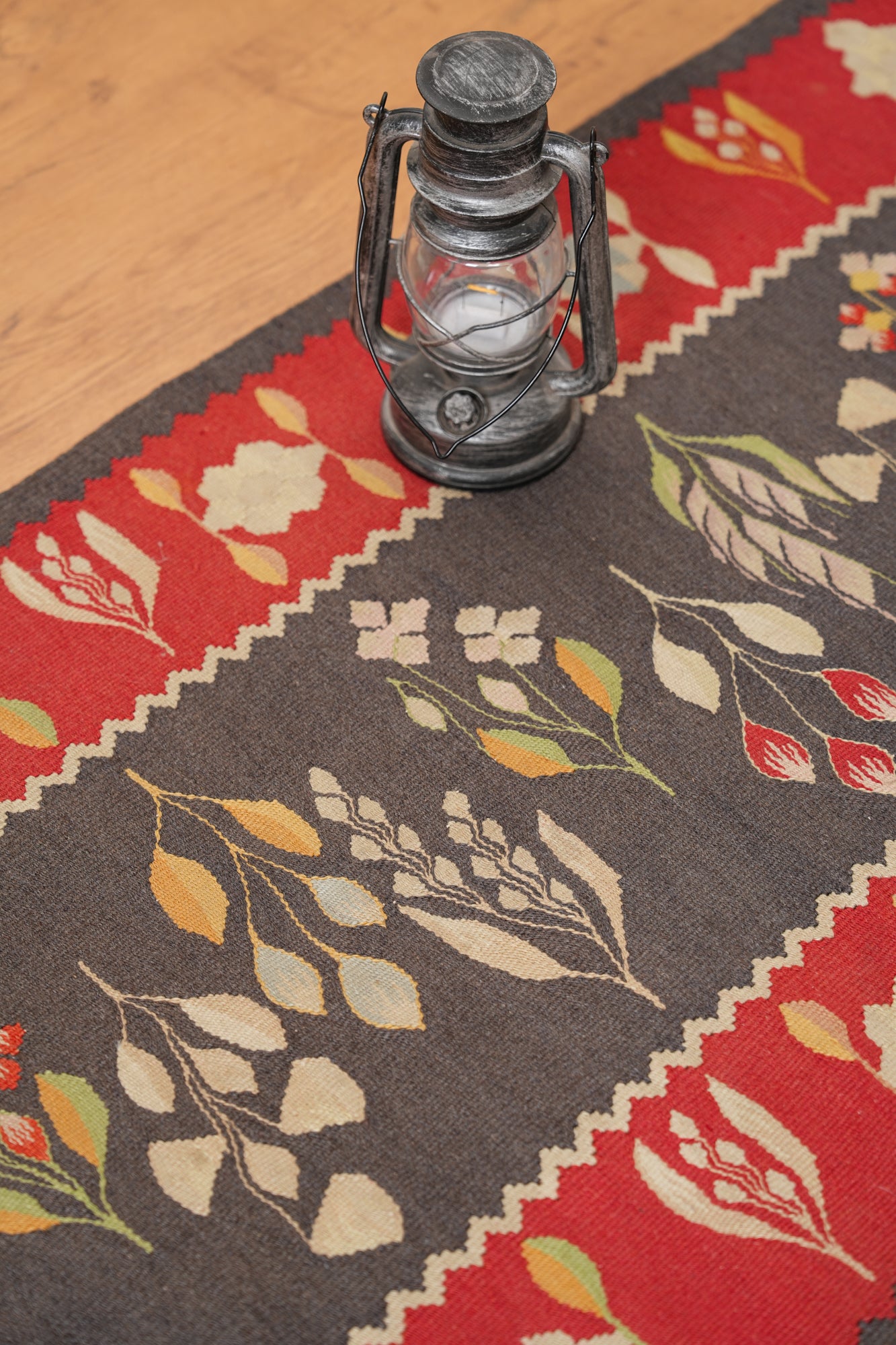 Vintage European Oltenia kilim 3'9" x 2'1"