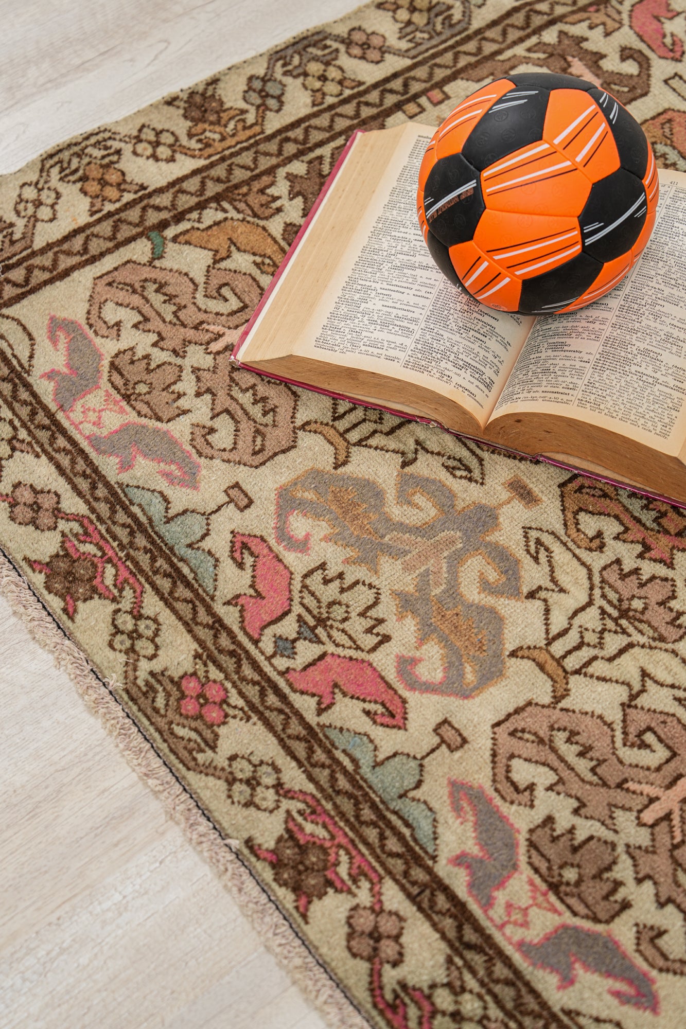 rima 3'7" x 3'5"