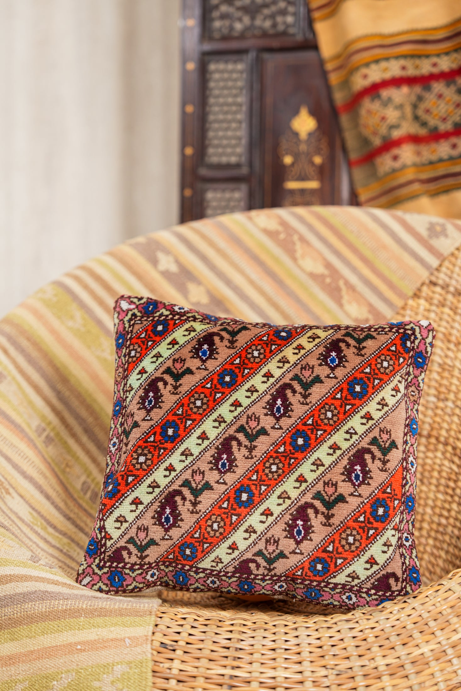 Vintage Decorative Rug Cushion 1'3" X 1'3"