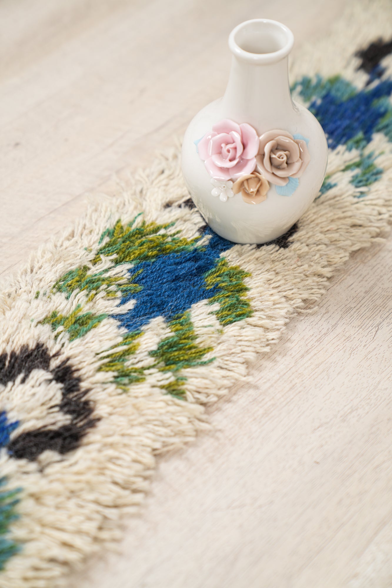 Vintage Scandinavian Rya Table Runner Rug 4' x 5"