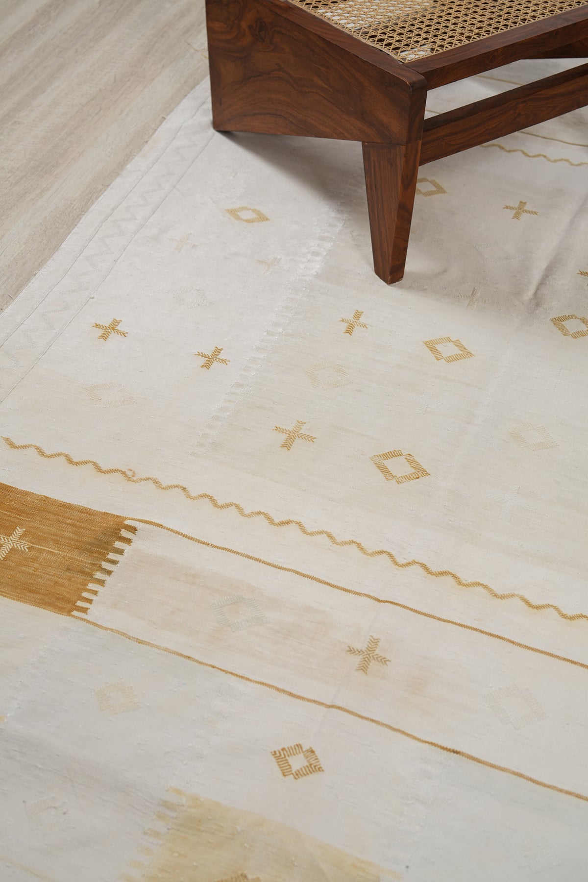 Vintage Moroccan sabra Kilim 9'2" x 5'5"