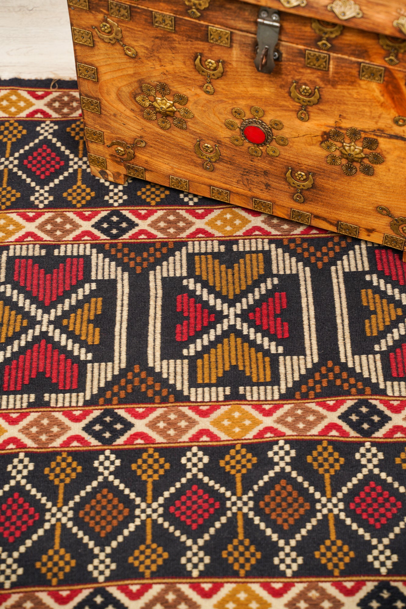 VINTAGE SWEDISH TEXTILE 2'6" x 2'