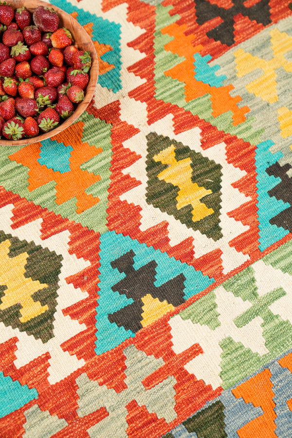 contemporary anatolian kilim 6'4" x 5'