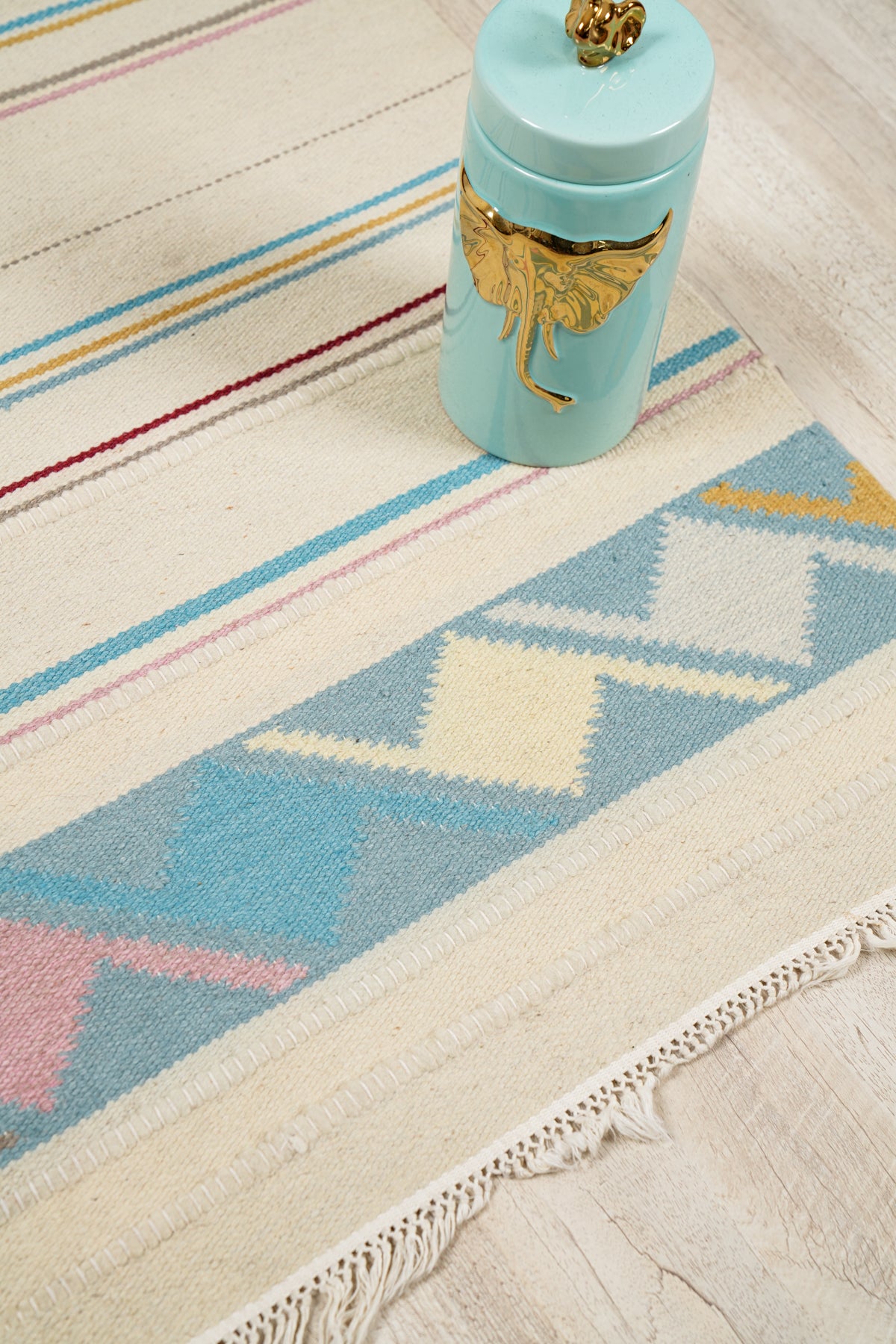 VINTAGE SCANDINAVIAN KILIM 5'10" x 2'