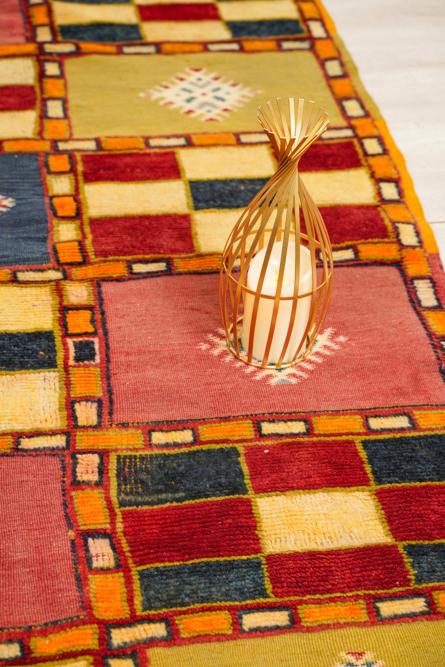 VINTAGE MOROCCAN RUG 8' x 4'10"