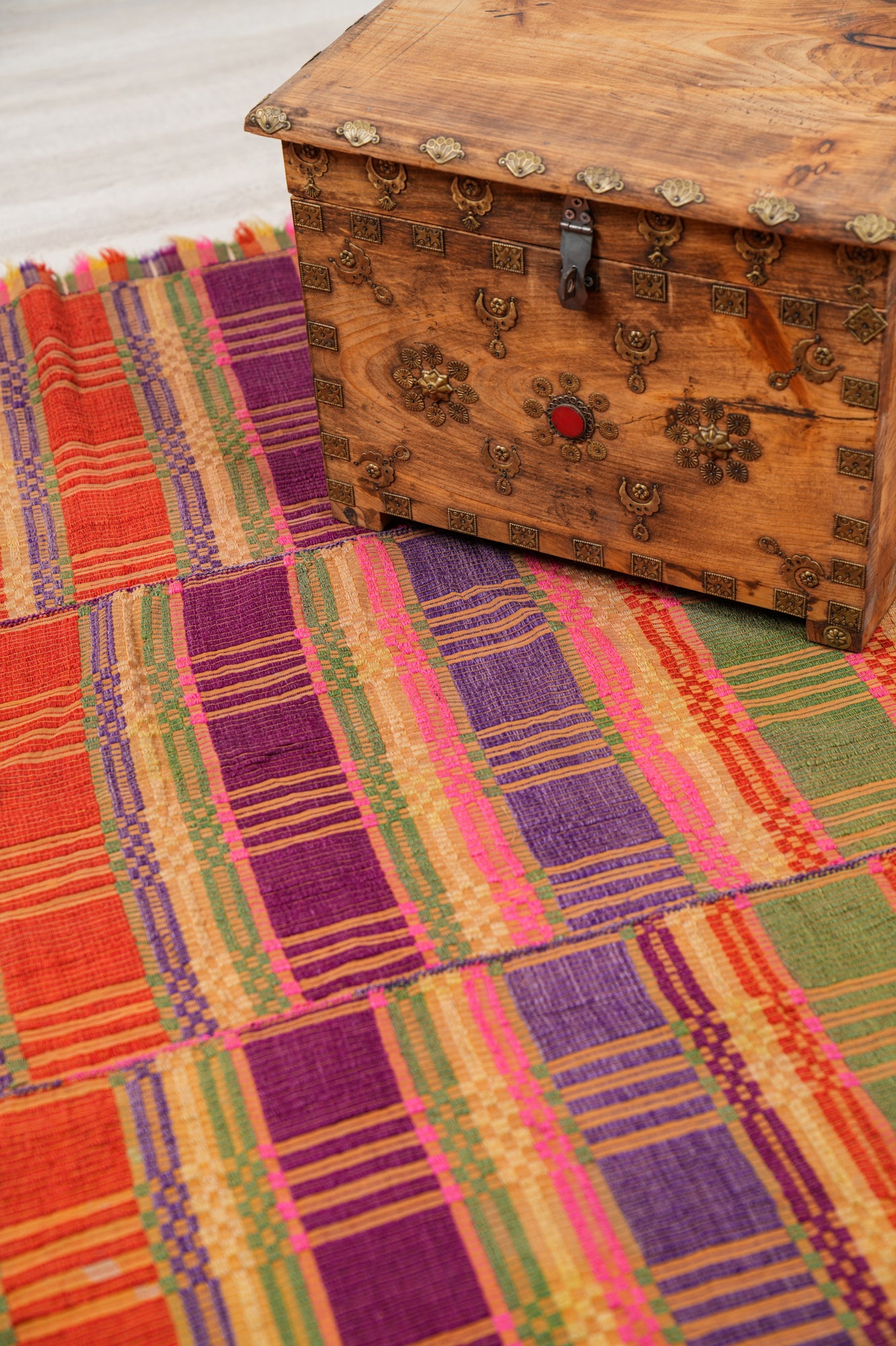 VINTAGE SCANDINAVIAN HAND LOOM TEXTILE 6'5" x 4'7"