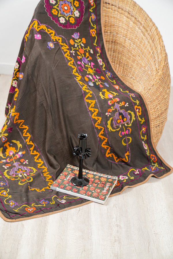 Vintage uzbek Suzani textile embroidery 4'5" x 3'5"