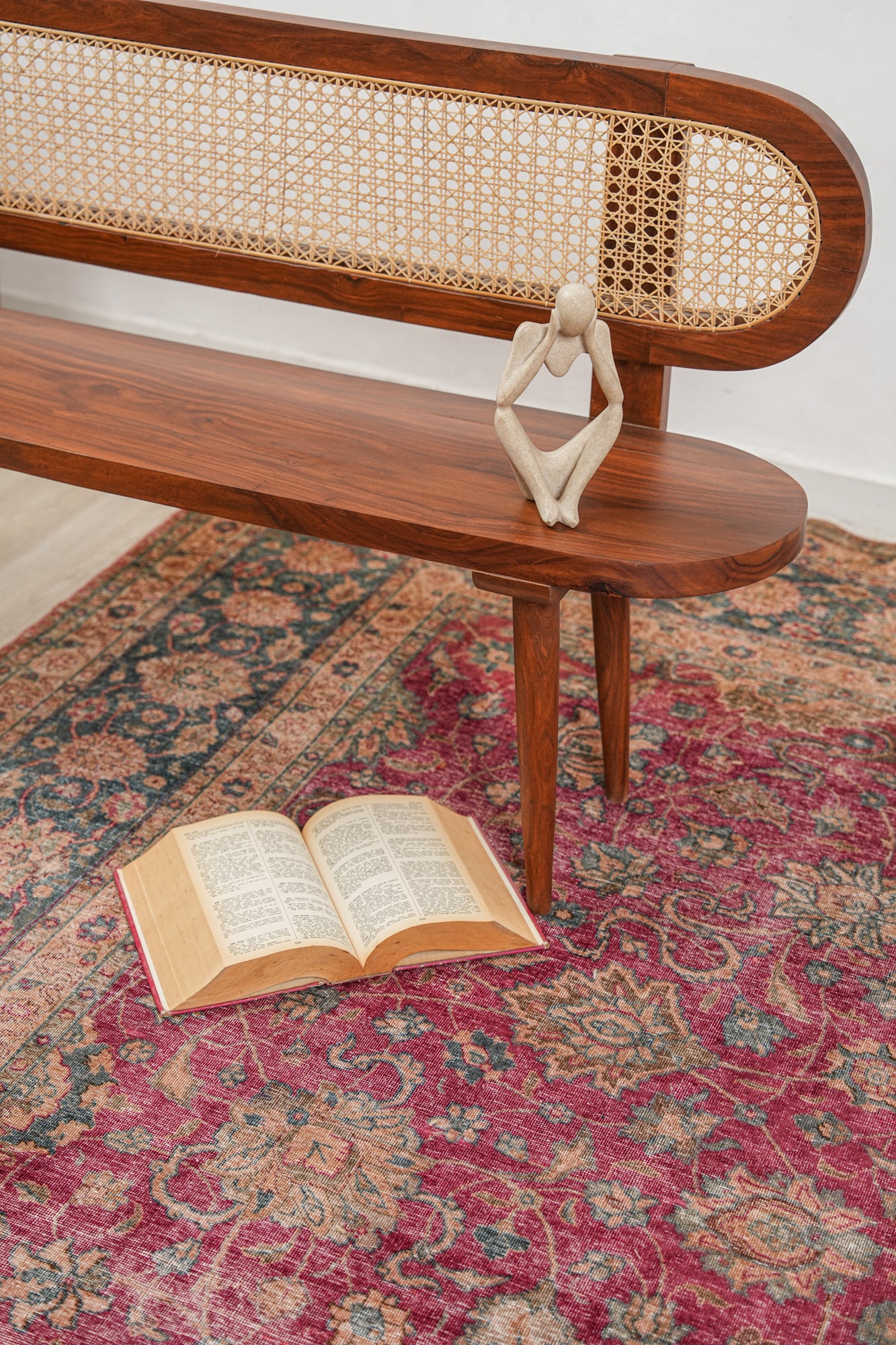 farah 12'10" x 9'9"