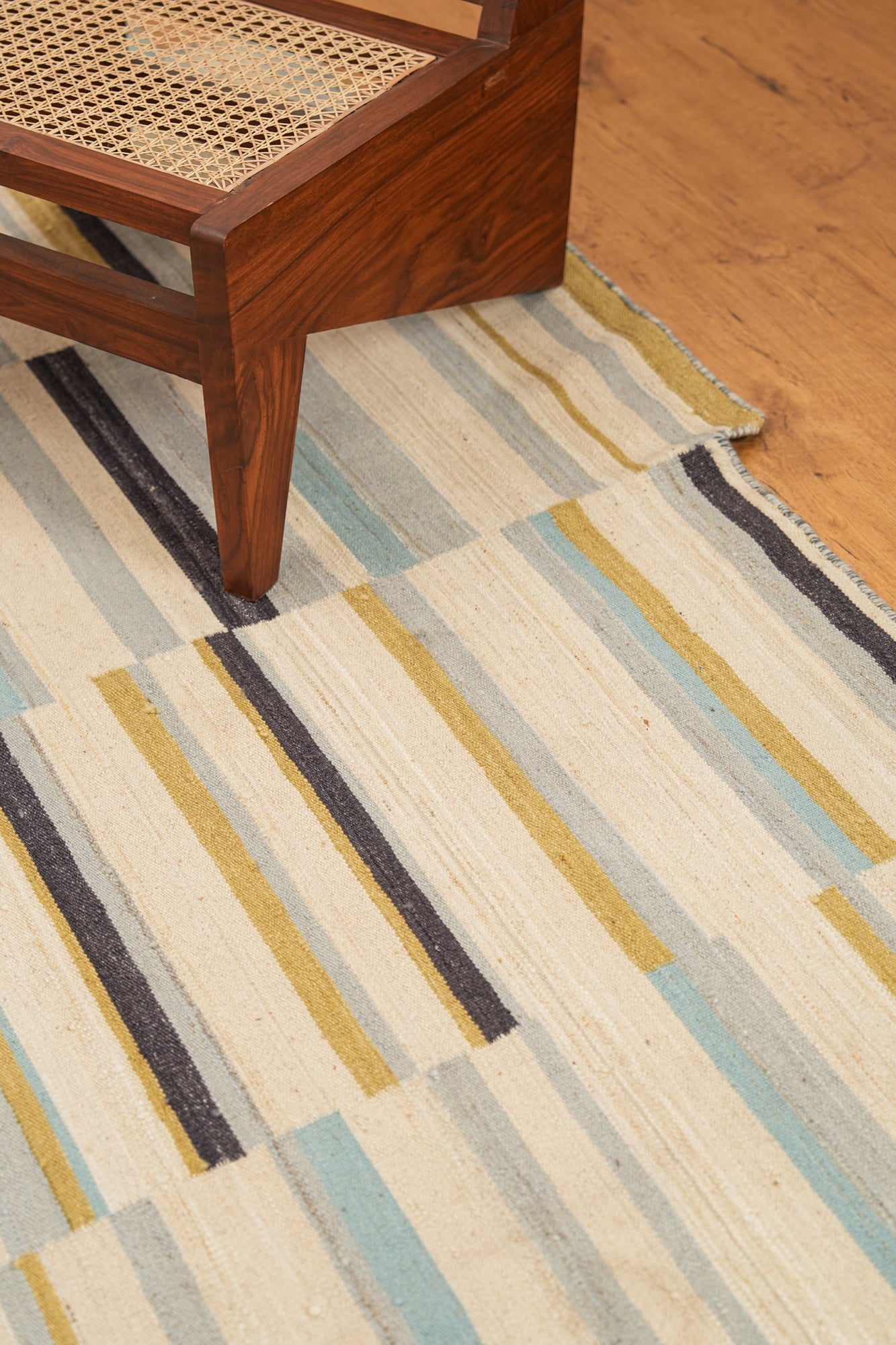 Modern Pakistani Kilim 9'8" x 5'10"