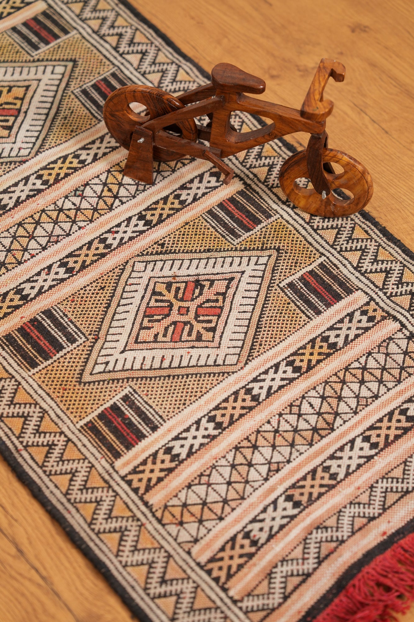 Vintage Moroccan Berber Kilim 3'9" x 1'6"