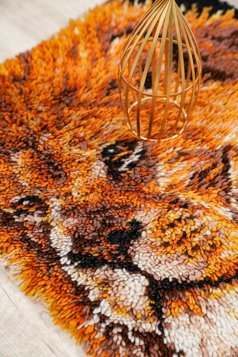 Vintage Scandinavian Latch Hook Rug 2'8" x 2'1"