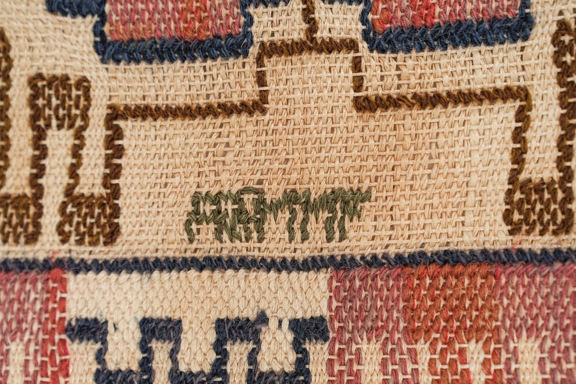 Antique Swedish Grodblad röd Textile 2'10" x 1'
