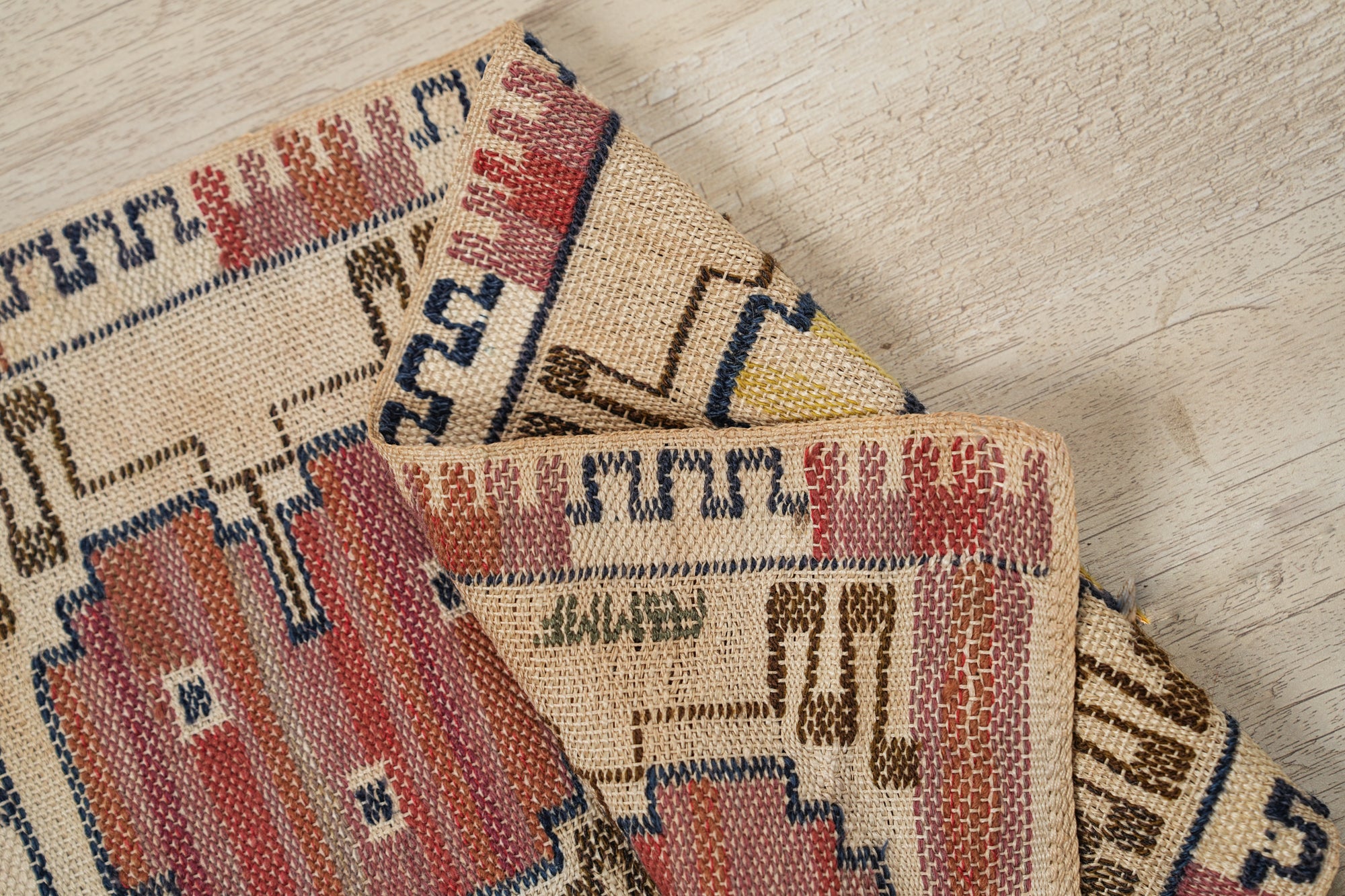Antique Swedish Grodblad röd Textile 2'10" x 1'