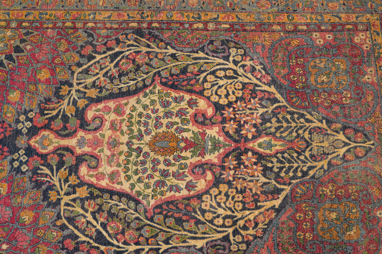 Amara 14'10" x 10'5"