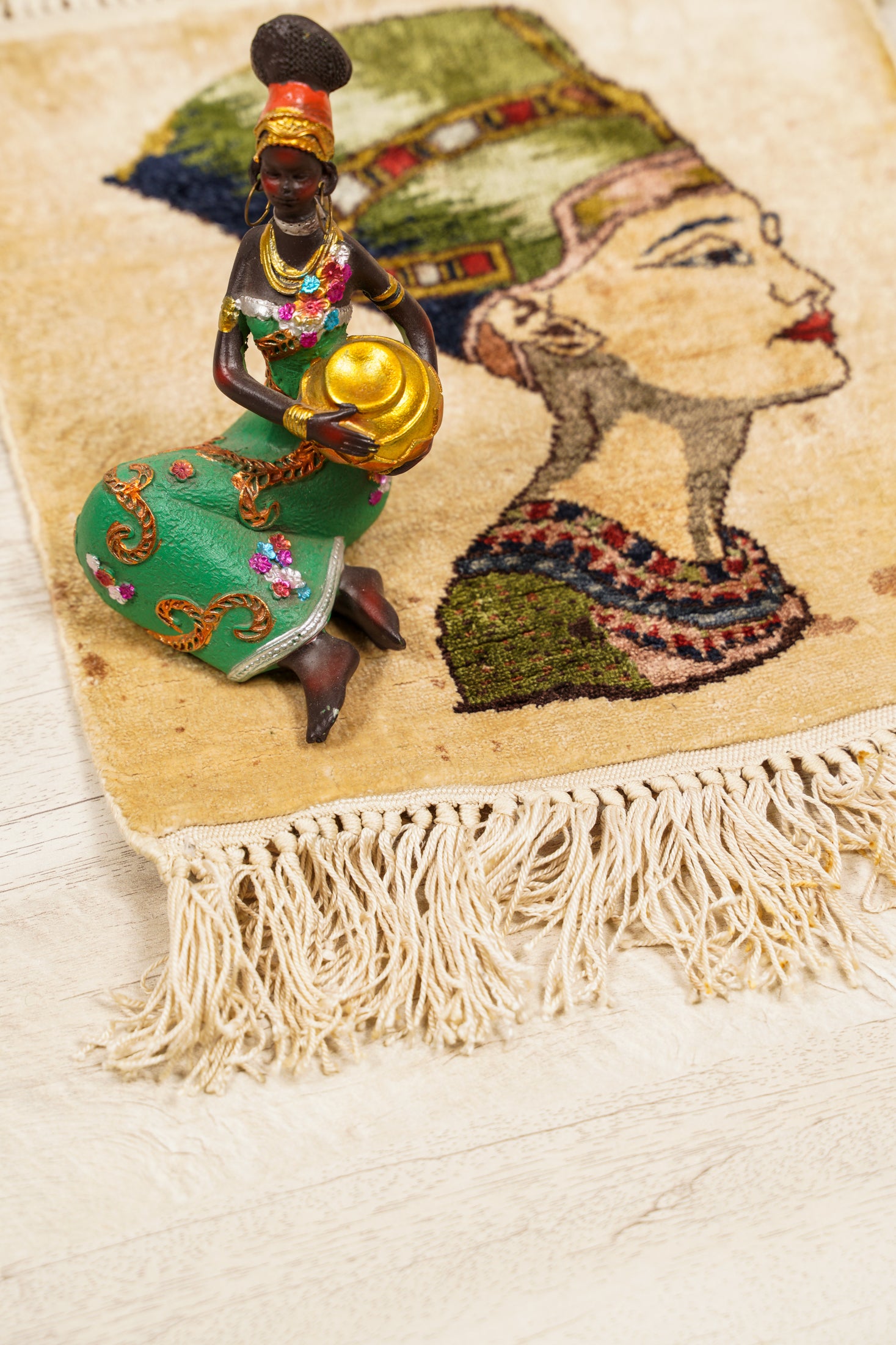 Vintage Egyptian Silk Nefertiti Rug 1' x 1'