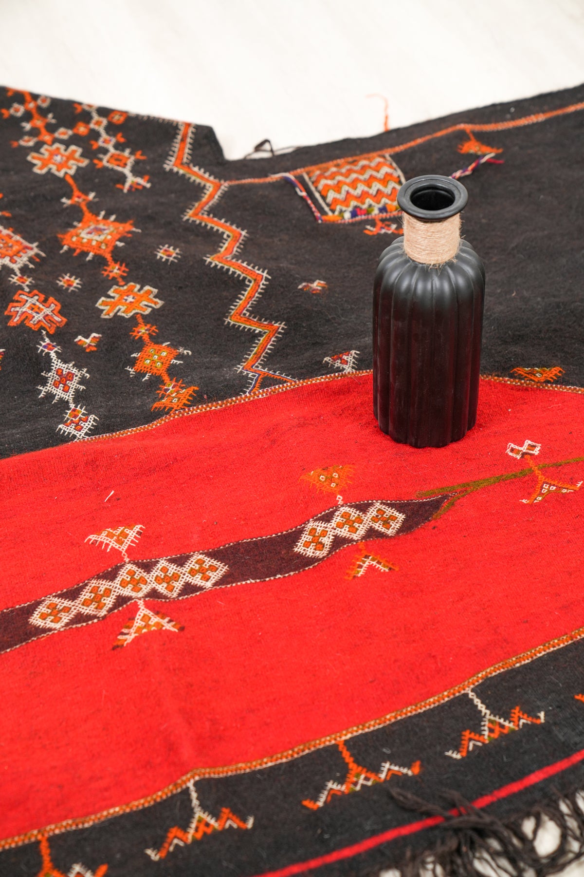 Vintage Moroccan cape AKHNIF 7'1" x 4'5"