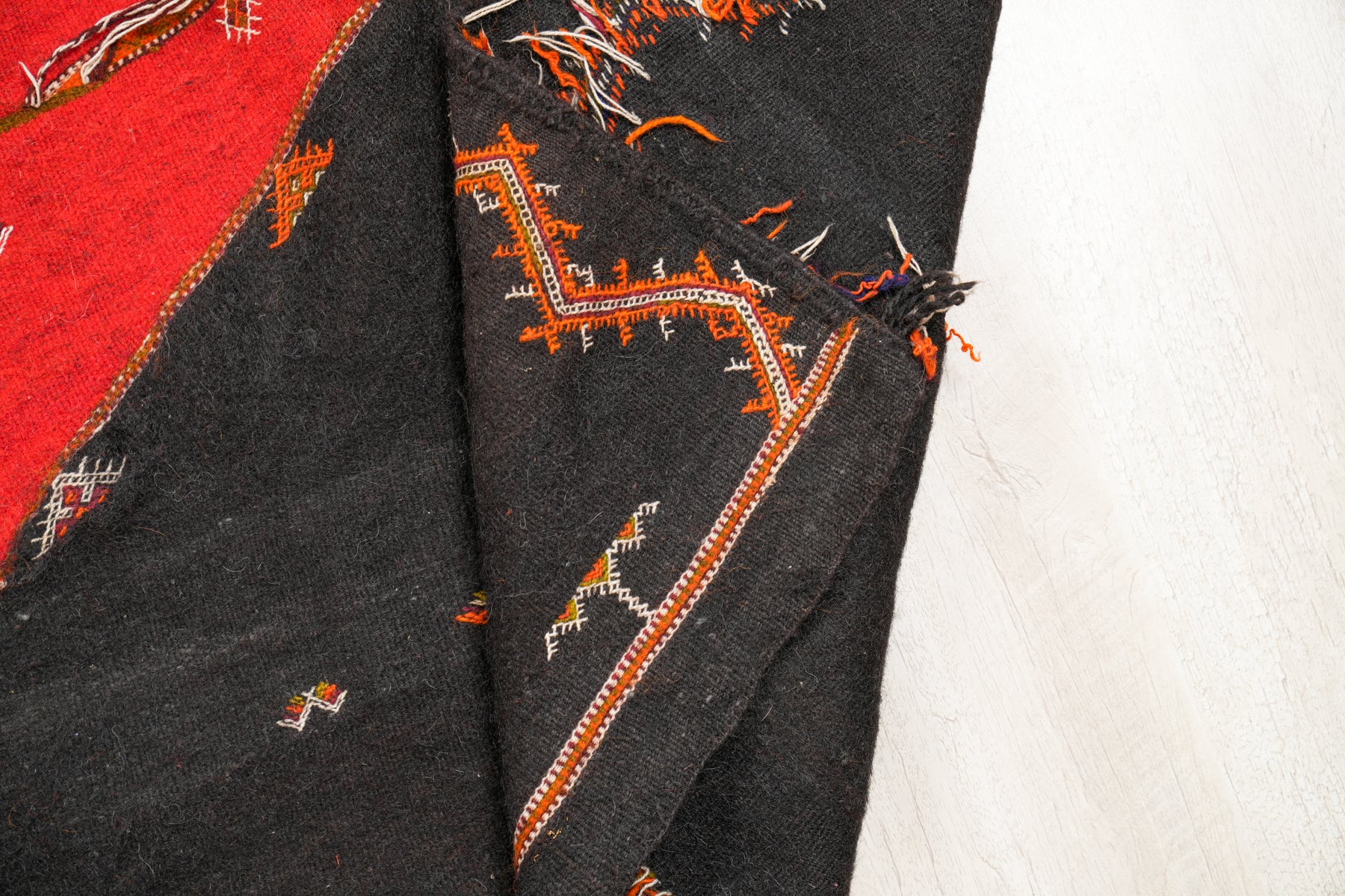 Vintage Moroccan cape AKHNIF 7'1" x 4'5"