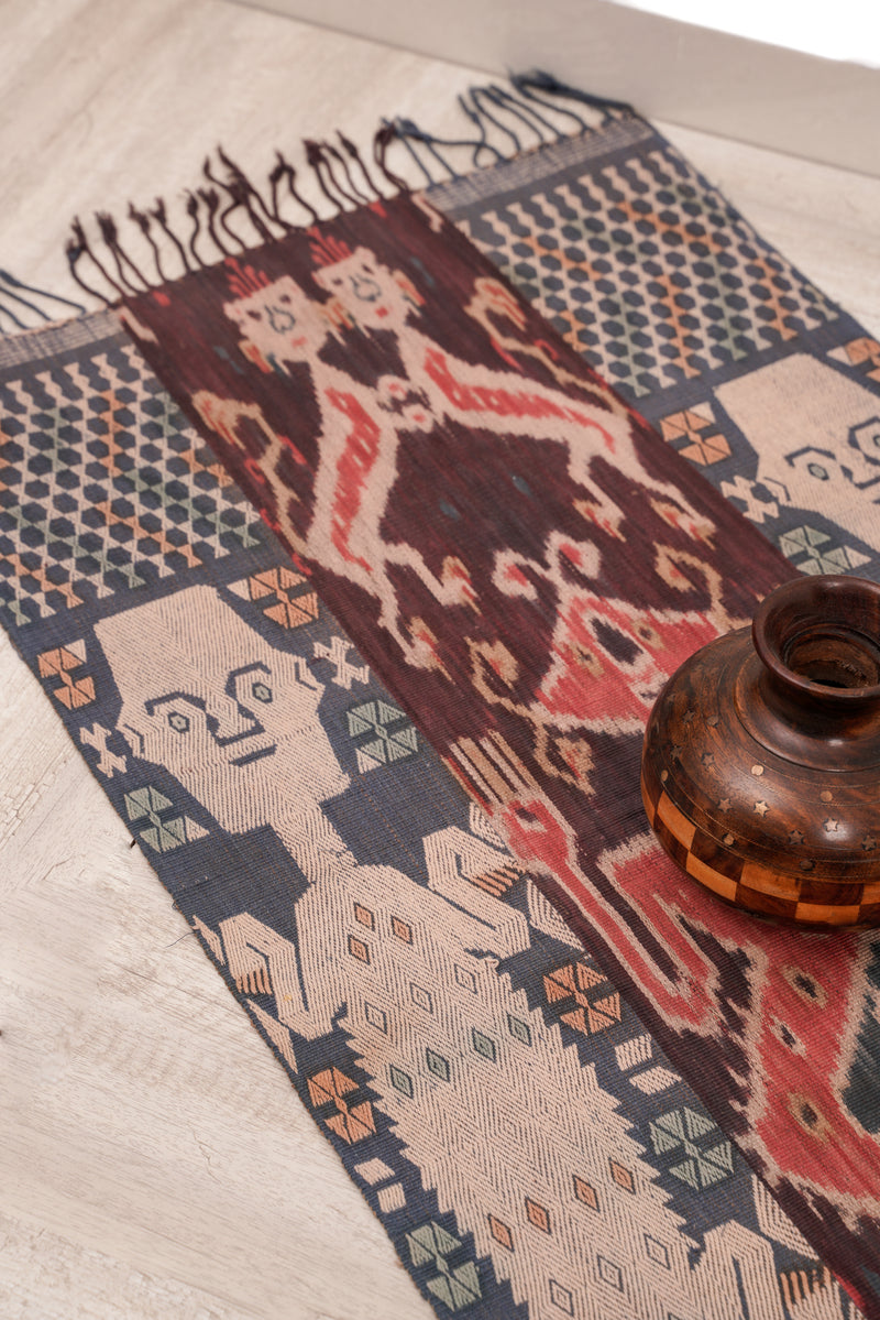 Antique Indonesian Sumba Ikat textile (Pahikung Hiamba) 7'1" x 2'